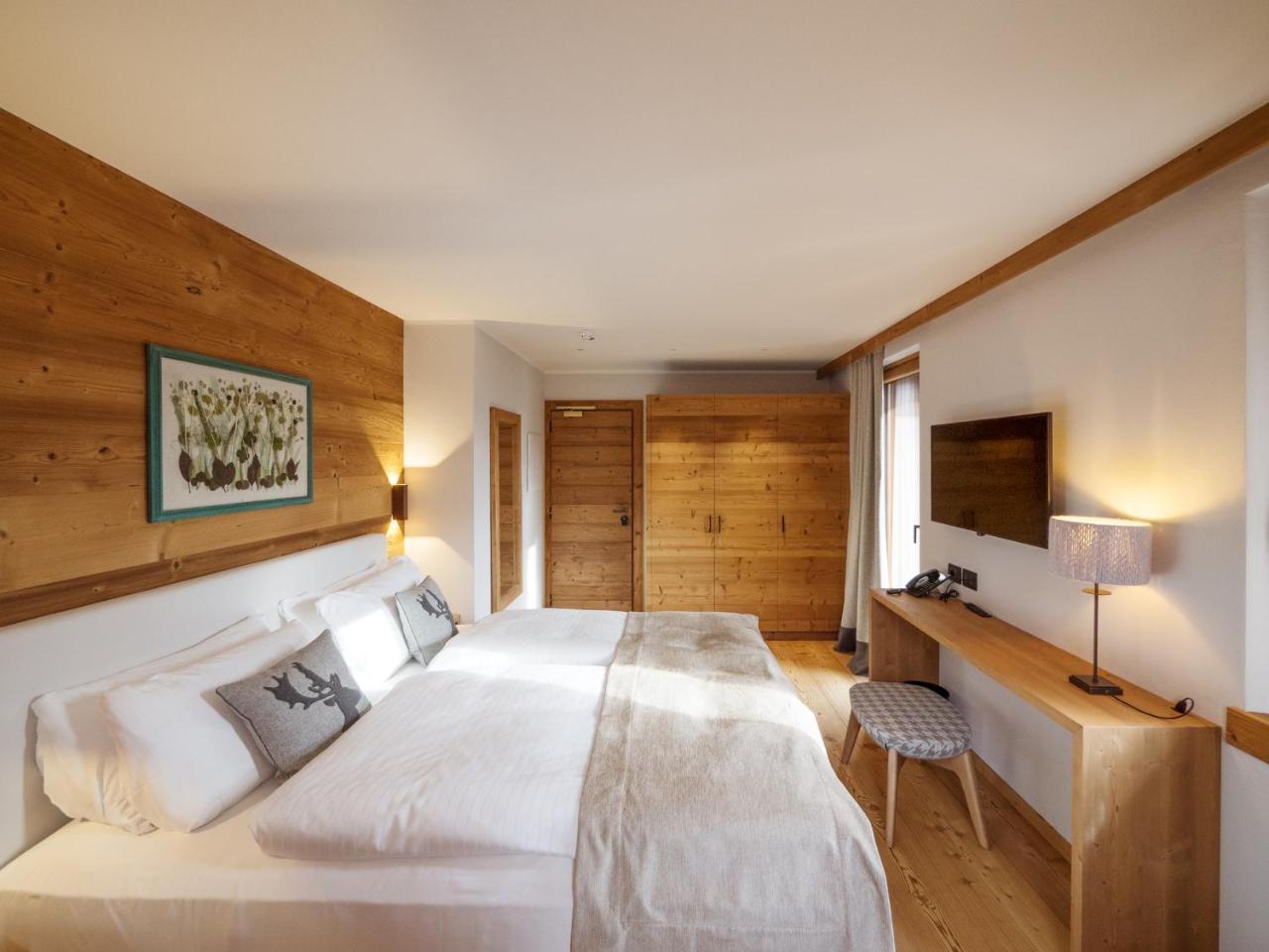 Fiori Dolomites Experience Hotel ซานวีโต ดิ กาโดเร ภายนอก รูปภาพ